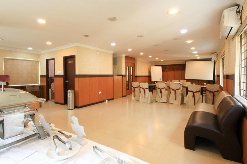 Moments Hotel Kolkata Exterior photo